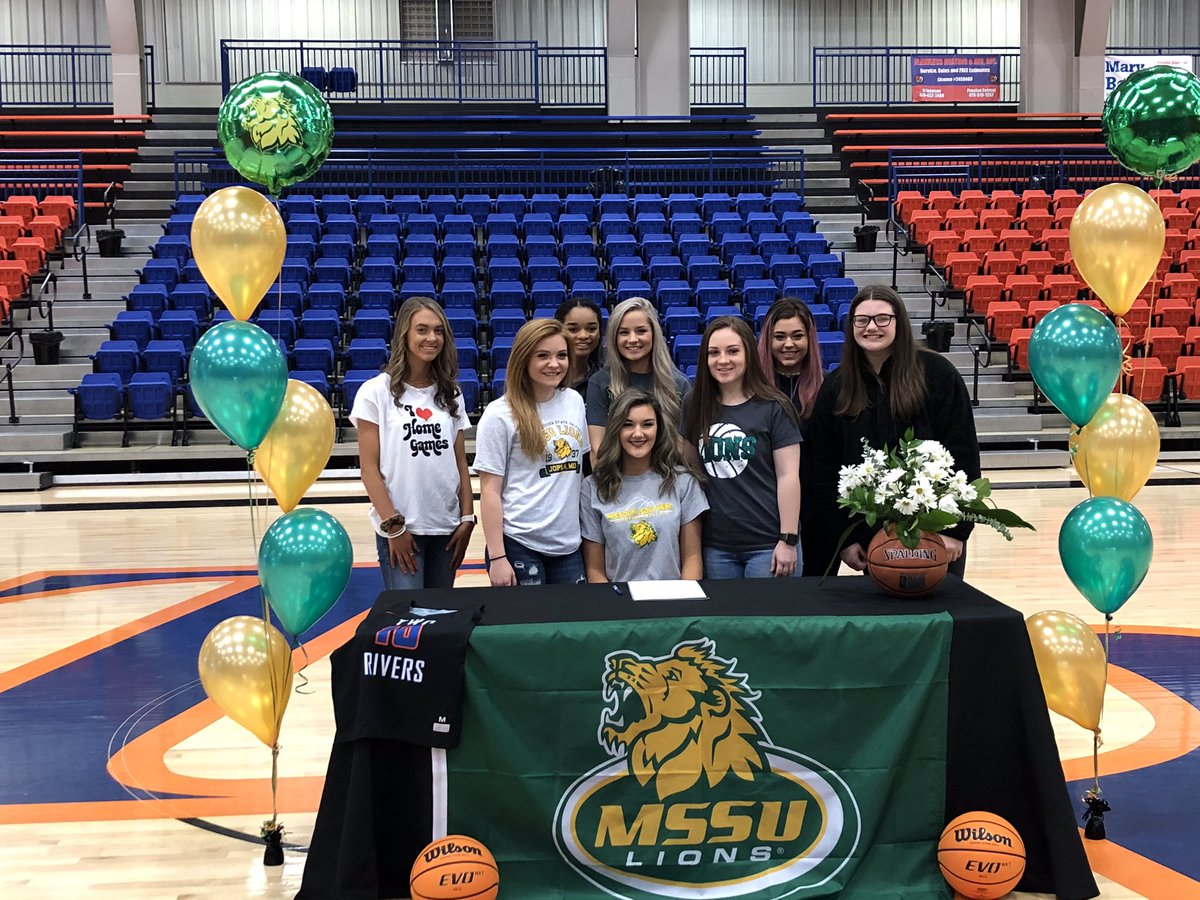 TRGirlsBball's tweet photo. Senior Lady Gator Kaitlin Hunnicutt signed to play basketball at the collegiate level at Missouri Southern State University.  Averaging 26pts, 4 steals, 6 rebounds, 5 assists and 2 blocks per game https://t.co/JCmbG9r32H