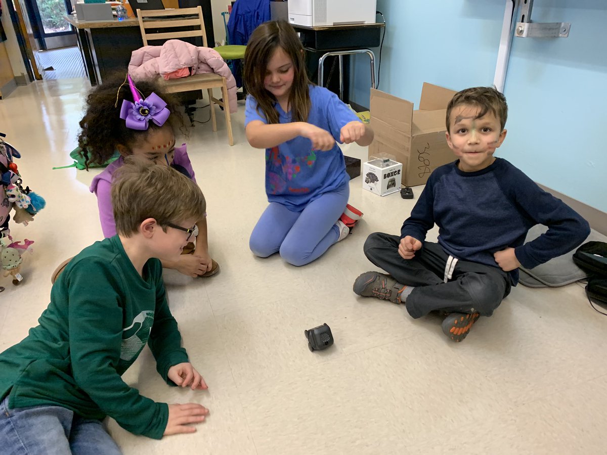 ❤️ watching these Super ⭐️ Techies work together! #superstartechies #strongertogether @2ndWonders_SRS <a href="/EmilyBoatright/">Emily Boatright</a> <a href="/pointsbyPortee/">Deyvi Portee</a> @APS_SmithAP @ptyut1999