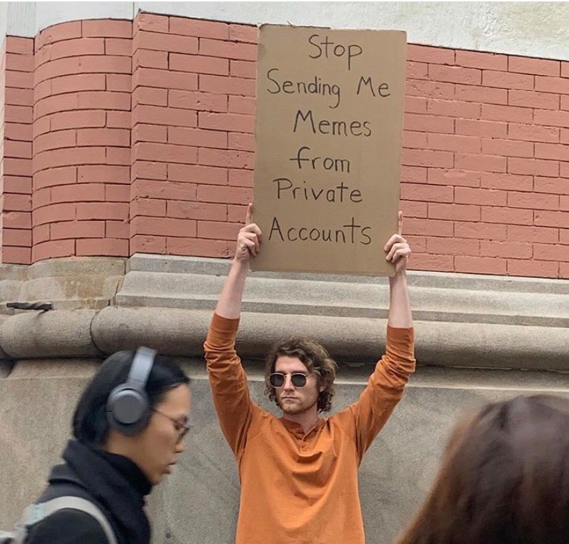paiva's tweet photo. mano e esse cara de washington que cria posters diferentes pra cada protesto que aparece kkkkkkkkj https://t.co/YpK8I6S1WQ