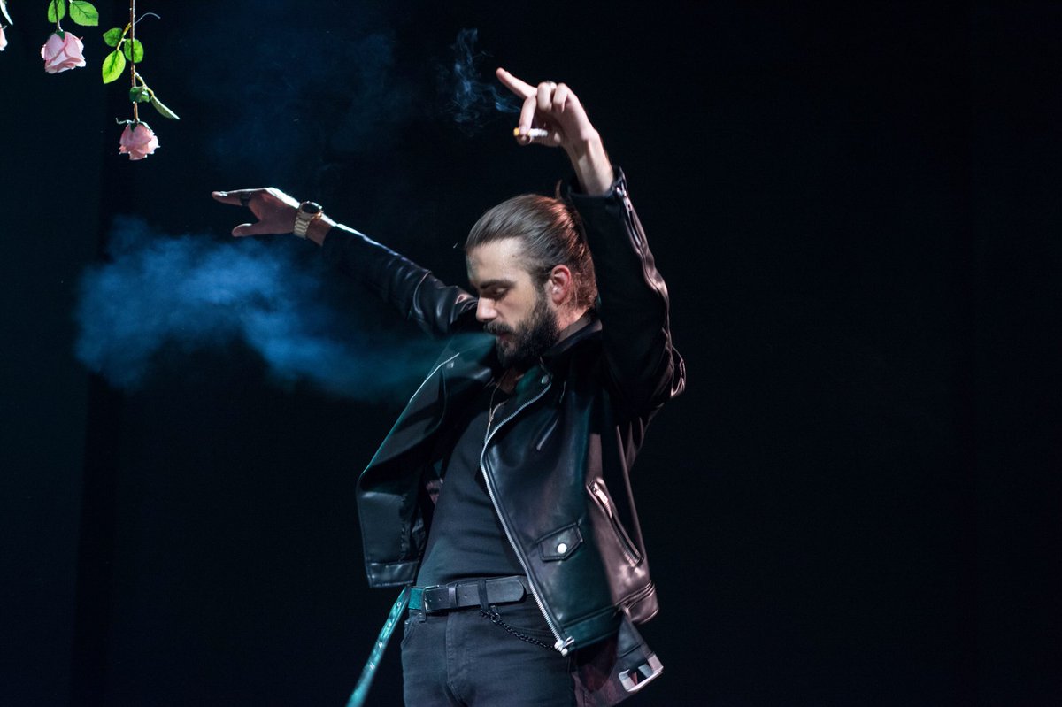 Tornem el 16 de Gener y el cuerpo lo sabe😳🤭💃🏼

QÜESTIÓ D’HONOR, de Lutz Hübner
📍DAU AL SEC
📆 3 setmanes
📸 Júlia Garcia Font