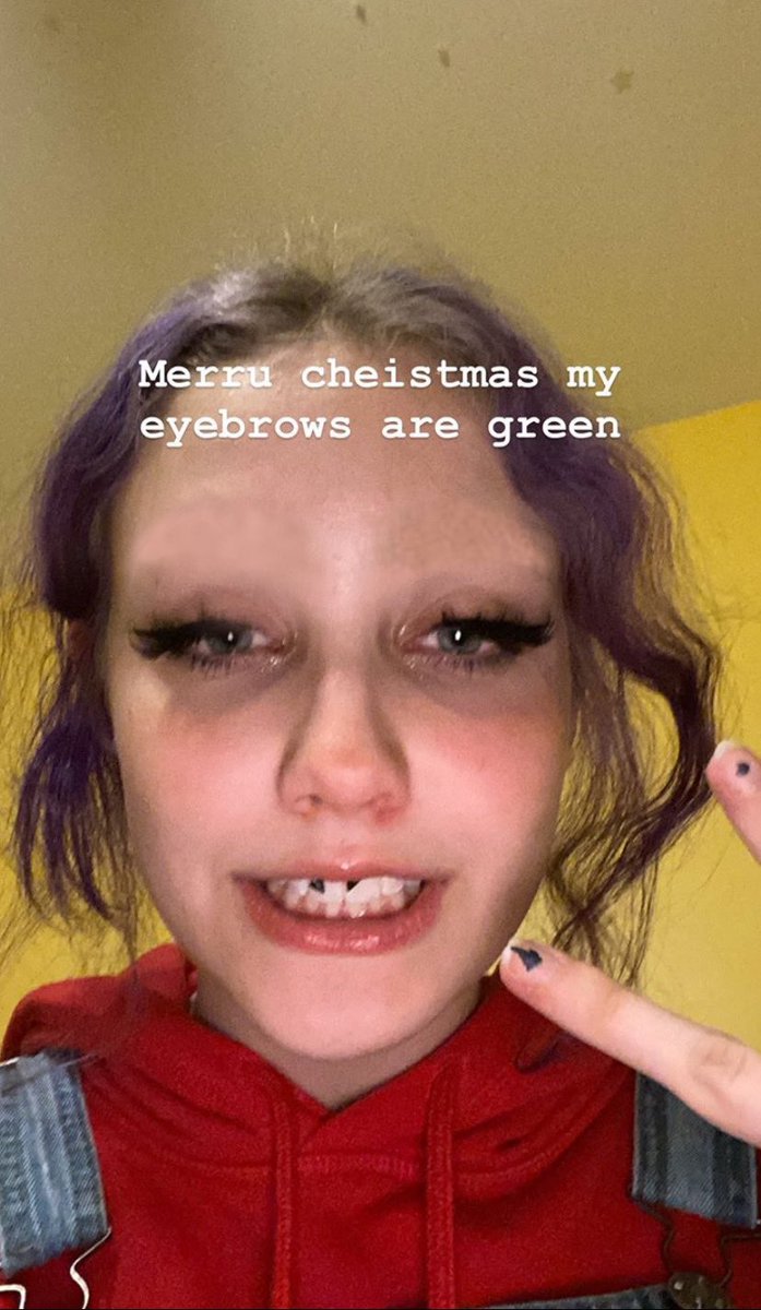taking away chloes (and my other stans’) eyebrows: thread!!