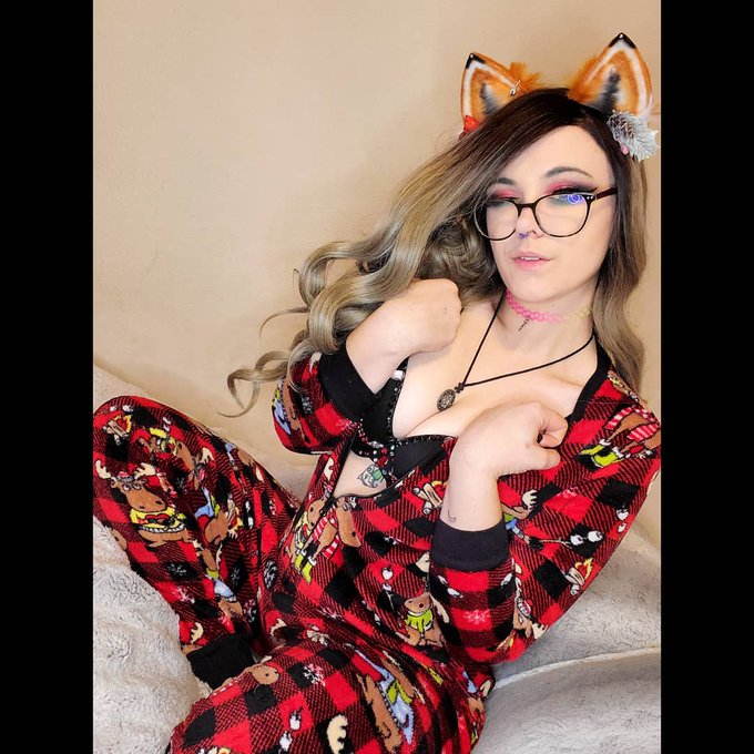 Swipe right for booty! Help me get to my holiday goal of 20 fans on my #onlyfans account! When I reach<a href="/tag/cute"class="tags"><span>#cute</span></a><a href="/tag/sexy"class="tags"><span>#sexy</span></a><a href="/tag/hot"class="tags"><span>#hot</span></a><a href="/tag/adorable"class="tags"><span>#adorable</span></a><a href="/tag/fox"class="tags"><span>#fox</span></a><a href="/tag/ass"class="tags"><span>#ass</span></a><a href="/tag/onesie"class="tags"><span>#onesie</span></a><a href="/tag/thigh"class="tags"><span>#thigh</span></a>