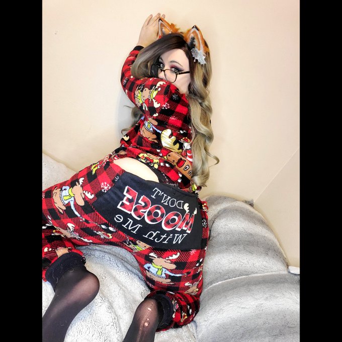 Swipe right for booty! Help me get to my holiday goal of 20 fans on my #onlyfans account! When I reach<a href="/tag/cute"class="tags"><span>#cute</span></a><a href="/tag/sexy"class="tags"><span>#sexy</span></a><a href="/tag/hot"class="tags"><span>#hot</span></a><a href="/tag/adorable"class="tags"><span>#adorable</span></a><a href="/tag/fox"class="tags"><span>#fox</span></a><a href="/tag/ass"class="tags"><span>#ass</span></a><a href="/tag/onesie"class="tags"><span>#onesie</span></a><a href="/tag/thigh"class="tags"><span>#thigh</span></a>