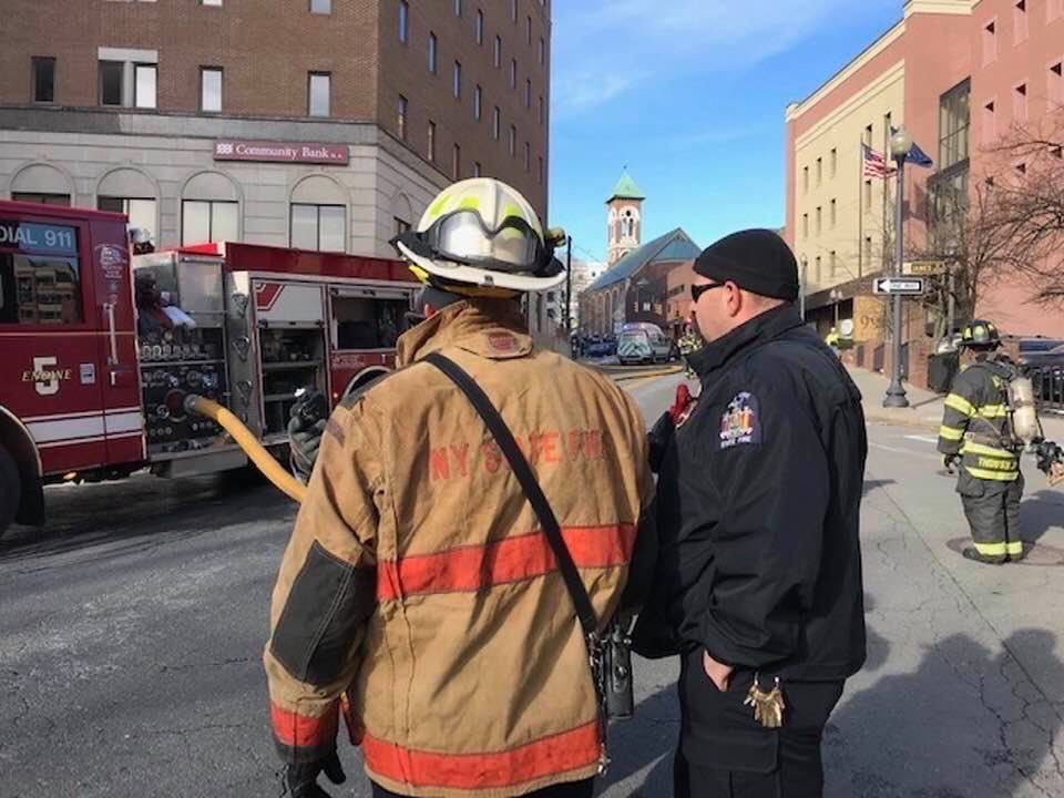 Some pictures of our Fire Protection Specialists working with @AlbanyFFs at today’s gas emergency.
@NYSPEF @kate_mostaccio @DarleneWILPEF @WayneSpence99 @NYGovCuomo 
#pefdoesit