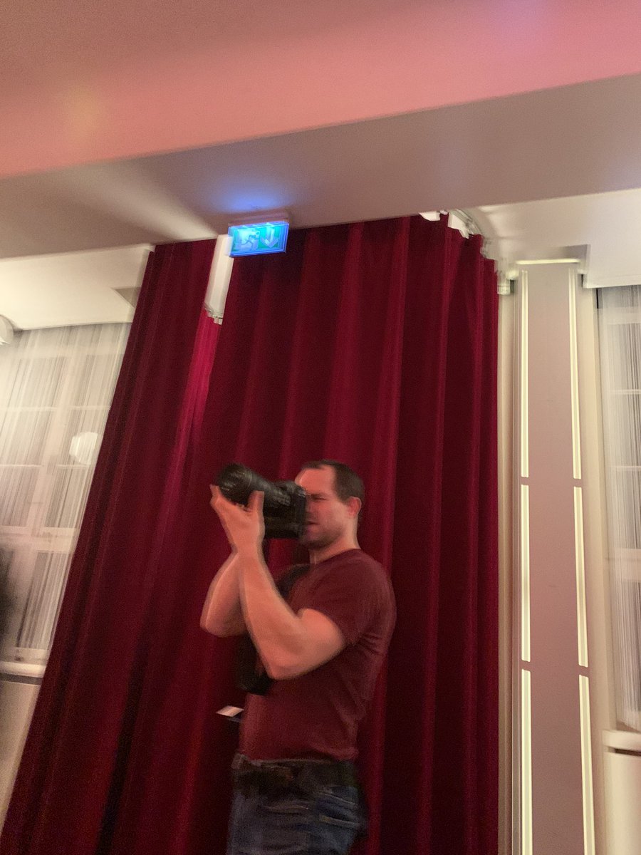 HeideLandau's tweet photo. Wie unser Abend war? @helena_neubert  hat parallel und live mitgezeichnet. So ist eine andere, bezaubernde Zusammenfassung entstanden. Schöne Fotos gibt es bald von @milanszypura #graphicrecording  @proclimaDE #arbeitmitspass #allesdicht https://t.co/loiXjXwBJQ