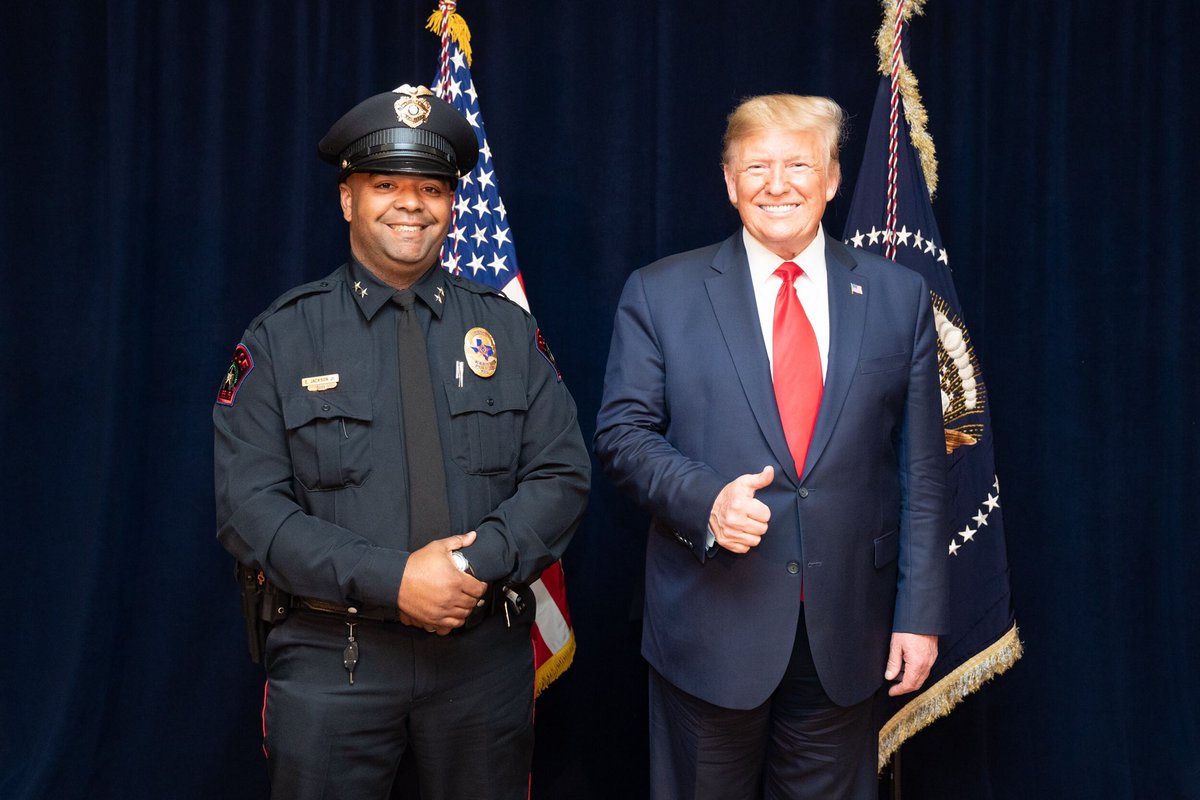 KeenePD's tweet photo. Chief Jackson’s photo with POTUS has arrived.  What an honor for our community to have been a part of this.  

***Official White House Photo by Shealah Craighead*** https://t.co/jr3XdSSULQ