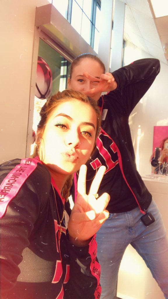 bfromtmobile's tweet photo. A good team starts with two good leaders ✌🏻@KimTMobile534E #goldenhour #RAM #RSM https://t.co/1sVgSZ9pdz