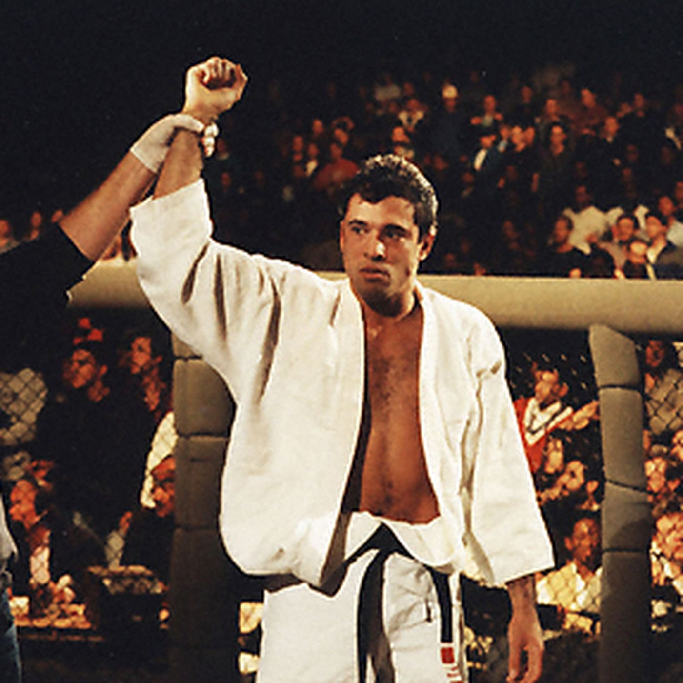Happy 53rd birthday to the man that changed martial arts forever.

Happy birthday to Royce Gracie. 