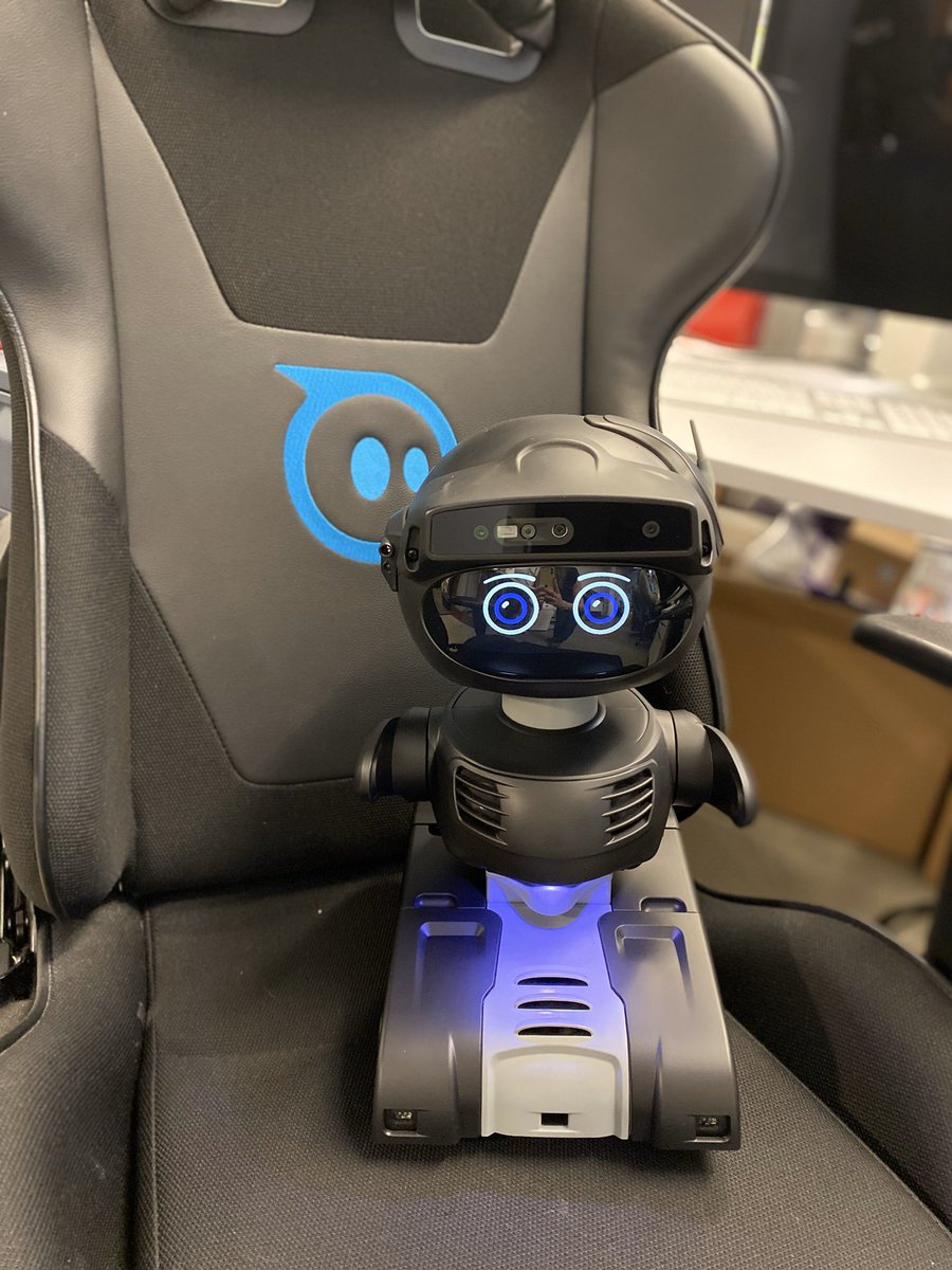 ActuallyJas's tweet image. New friend at work 😍 #misty #mistyrobotics @arobodude she’s looking good!