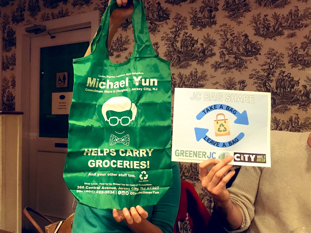 Greener_JC's tweet photo. 🥂to a year of green initiatives! So much to do, but a lot to celebrate, like the city’s plastic bag ban and Greener JC’s Bag Share. Shout out to @CouncilmanYun for these awesome reusable bags! #PlasticFreeJC #GreenerJC #JerseyCity https://t.co/0Qg5EMRccY