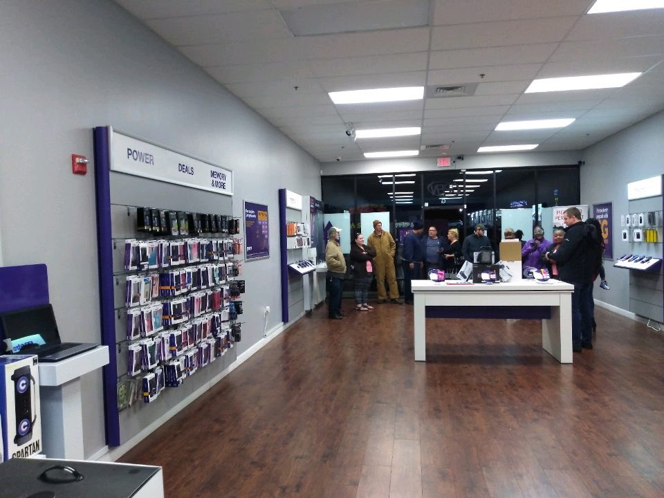 Another great event today with @TalkMoreTeam for the holiday cash giveaway. This Greenville group with awesome partners know how to make our customers soooo happy day after day!!! @dianafierst @BProctormetro @HTaylorMetro @JohnCShelton12 @metrobytmobile doing it the “Right Way”!!