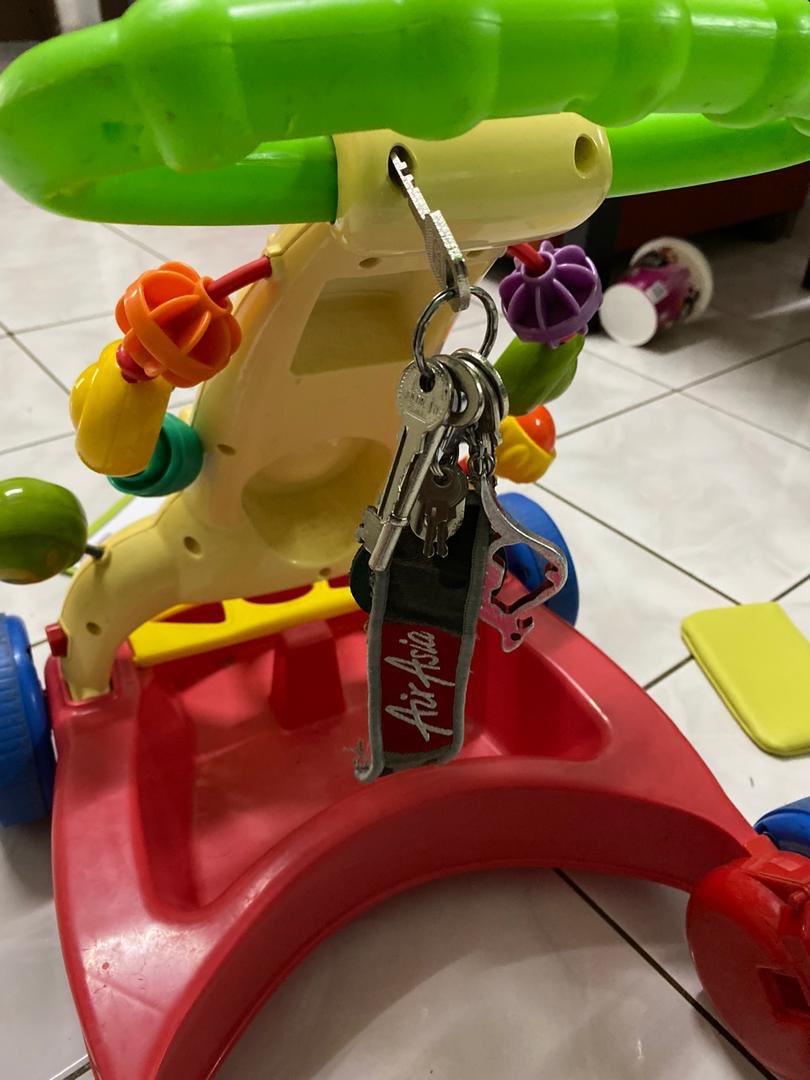 AidaaAzman's tweet image. Penat carik kunci rumah. Last sekali.....