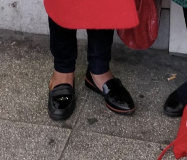 tompetergreen's tweet photo. @HackneyAbbott do you believe in matching shoes 🤔 https://t.co/tRgWRi7UrD