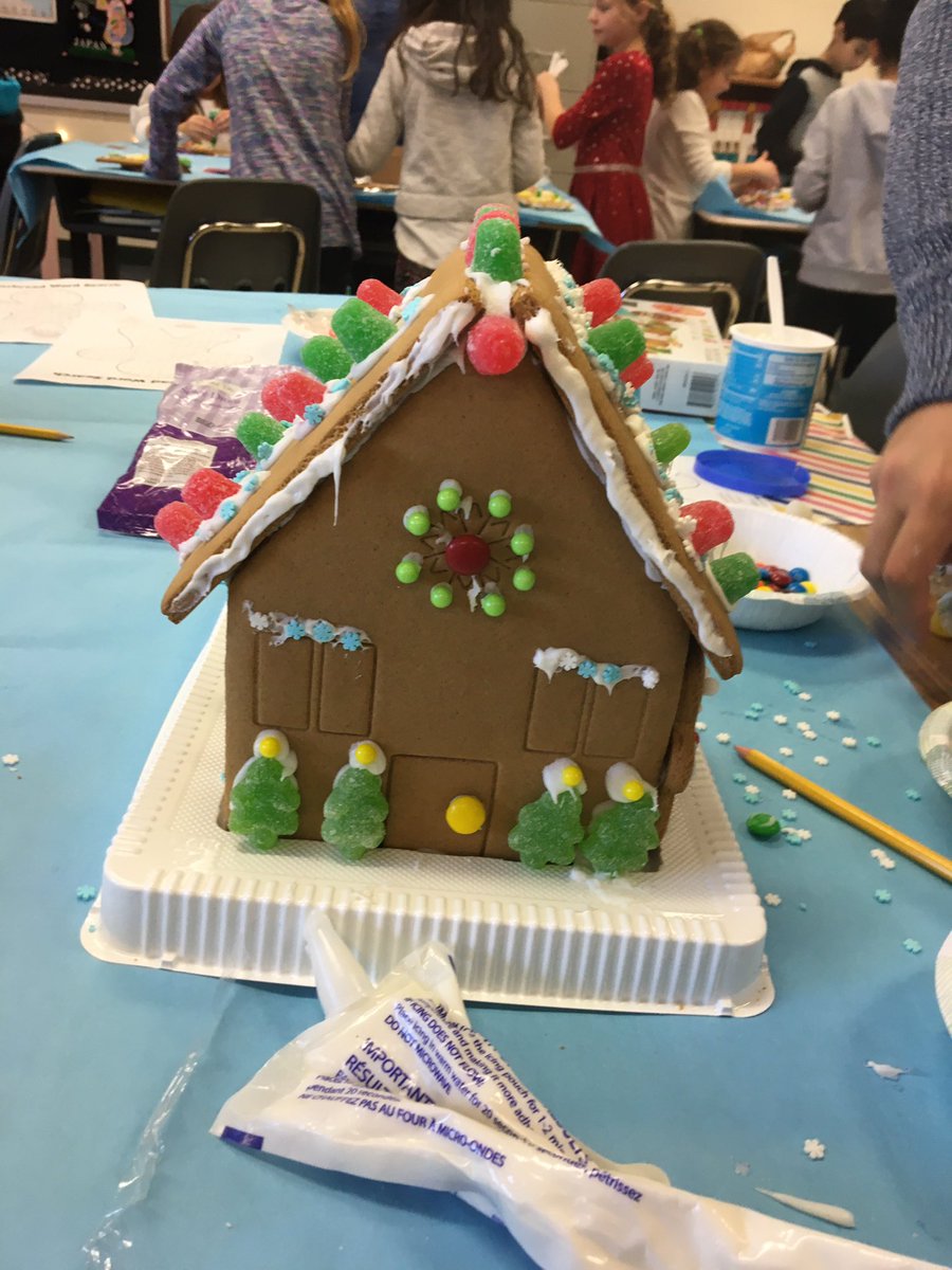 In honor of National Gingerbread House day, we decorated gingerbread houses at our class party! 🍭🍬 <a href="/SeldensLanding/">seldens.landing.es</a>