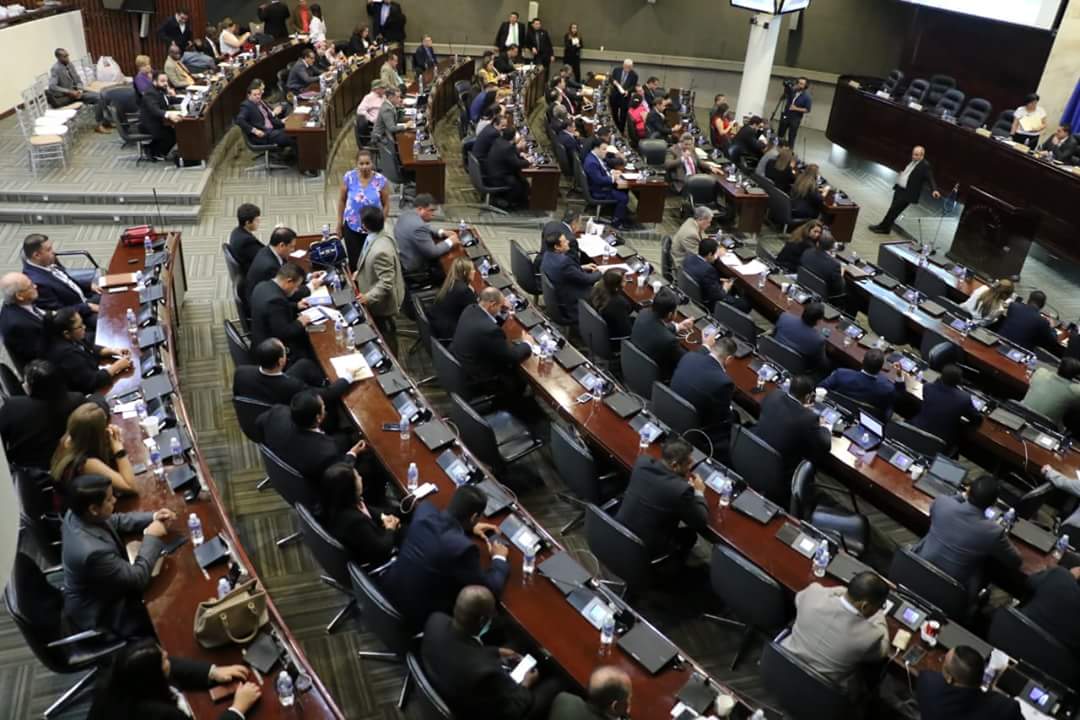 #Presupuesto El @Congreso_HND aprobó el Presupuesto General de Ingresos y egresos de la República para el año fiscal 2020 el cual asciende a más de 282 mil millones de Lempiras.