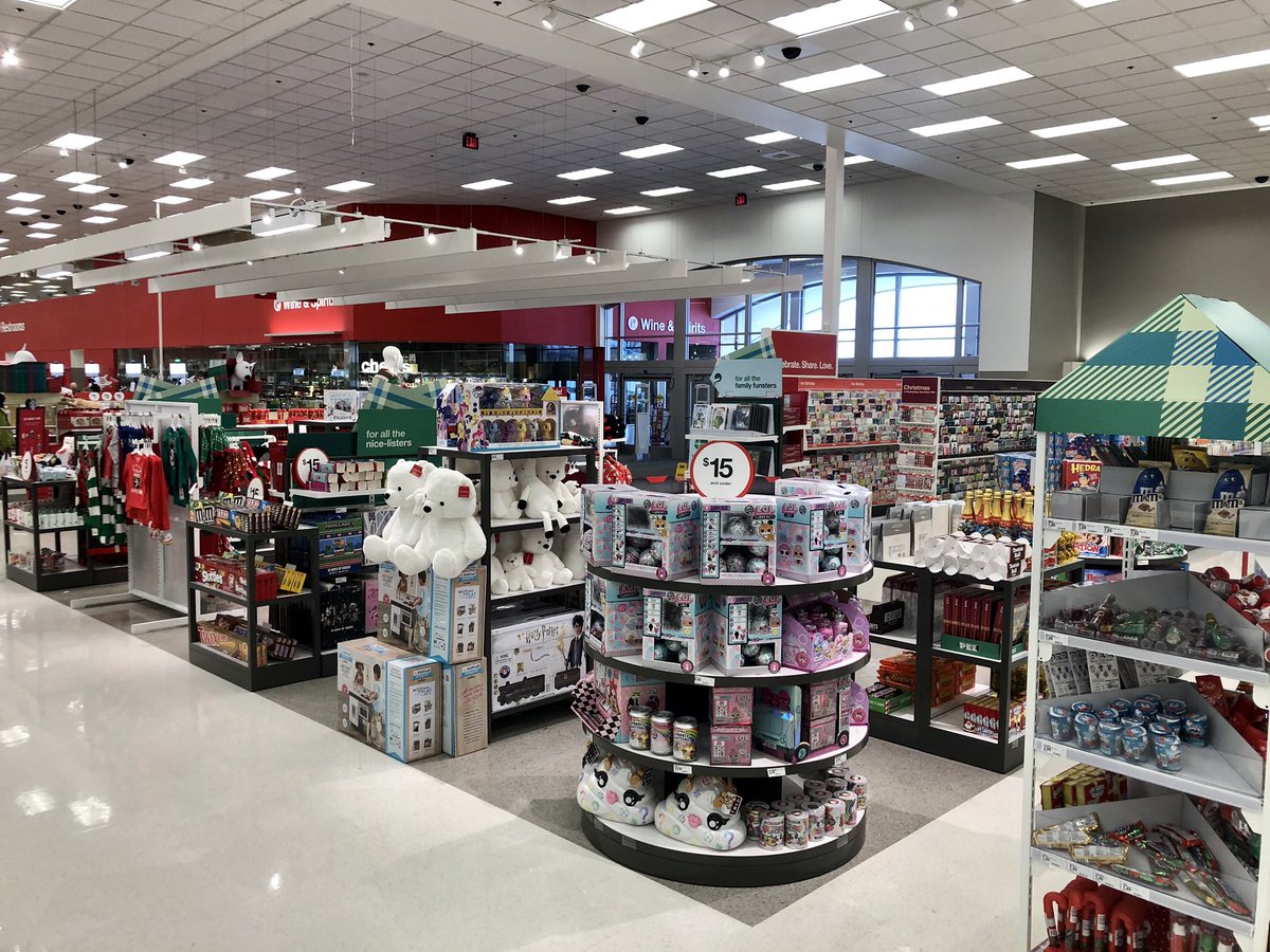 TGTKathrynR's tweet image. 2 weeks out from Christmas and we’re working hard to deliver the best possible store to our guests - so proud of our Amplified Gifting champions! #Nothingintheback #inthestoreonthefloor #GOtime @JenieBrisson @JenHatlevig @ContrucciJoe