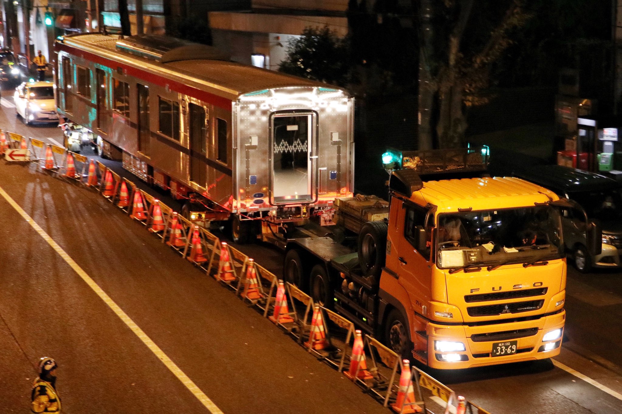 あられ 京王電鉄 京王線 5000系 5736f 陸送 Sbsロジコムさんが5日間連続で担当した京王電鉄5000系陸送 最終日には 普段担当している158ではなく 予備車である4桁ナンバー3369が陸送を行う場面が見られました T Co Vkrzsjd9pa Twitter