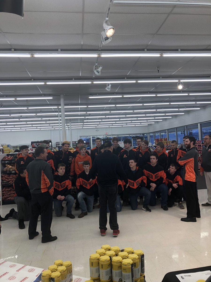 eganhawk's tweet photo. Legendary Coach Dan Gable held court at Fareway in Washington tonight. Signed every can in every 6pk sold of Gable beer from @SingleSpeedBeer. Talked in length to everyone that came through as well. Fun night. #legend #GableBeer https://t.co/7VR37g9K6v