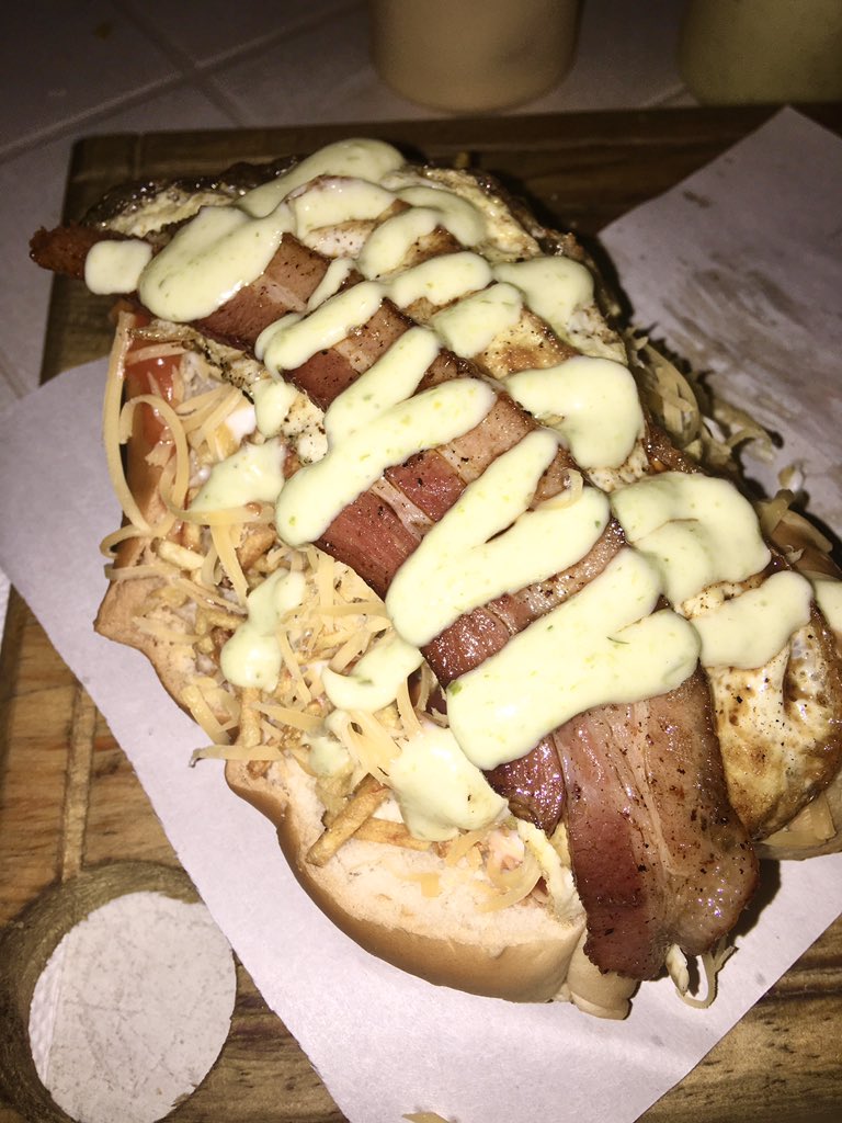 LuisOAlgo's tweet photo. Dios bendiga los perros calientes de la churuata, amén. https://t.co/FbIKTiuzbB
