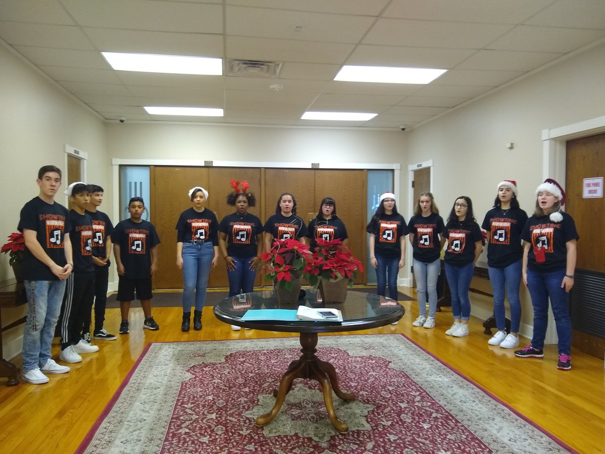 desyalarcon03's tweet photo. Apollo showtime choir visited #adminbuilding they were AWESOME!!!! Congratulations Ms. Chapman ๐ @Apollo_JH @yolandajacktx #risdsaysomething #risd I see some future Encore kids @berknerhschoir @bhsstem https://t.co/1vKYnWsM8Z