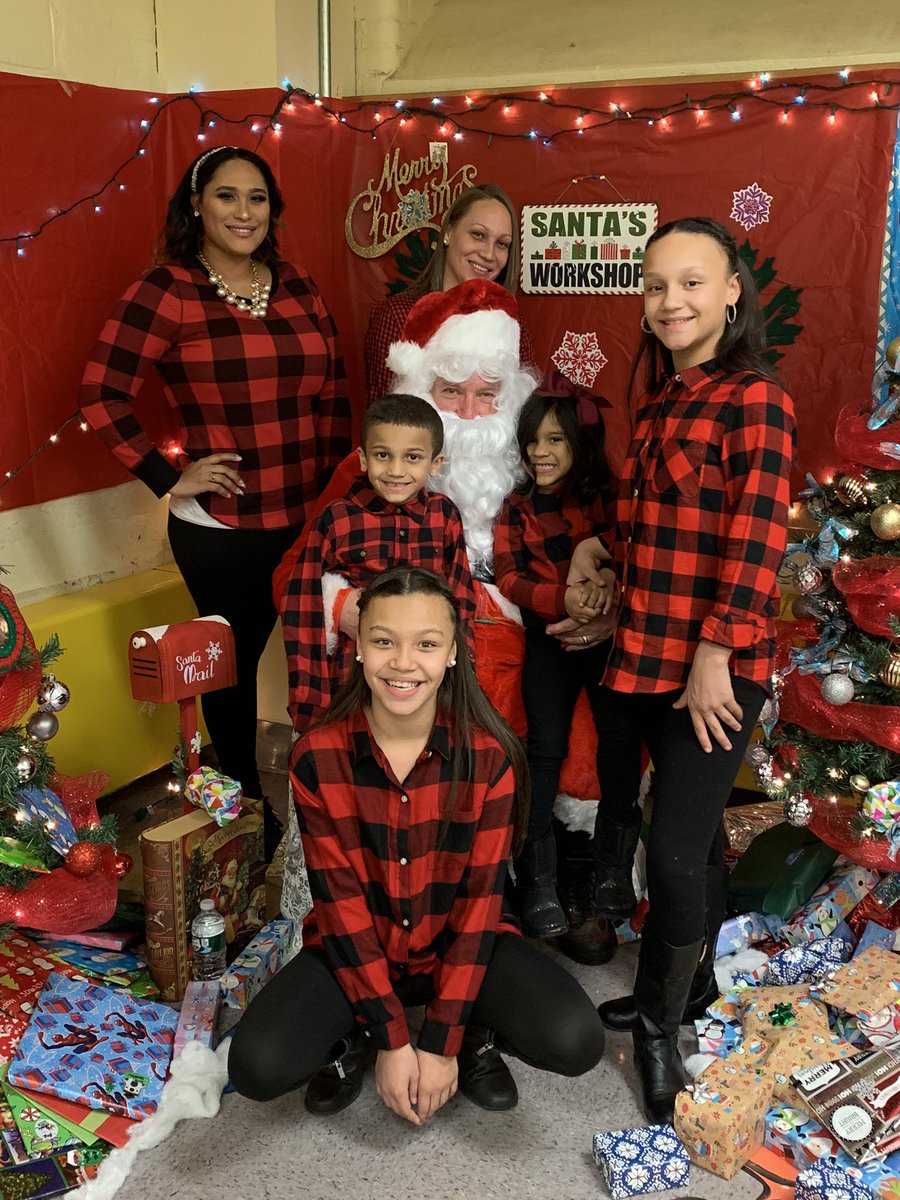 APSlater1's tweet photo. Elves Worshop @ElementaryLima &amp; Fortes was such a joyous time!  We serve such wonderful students and their families. https://t.co/mzXjfJrHXf