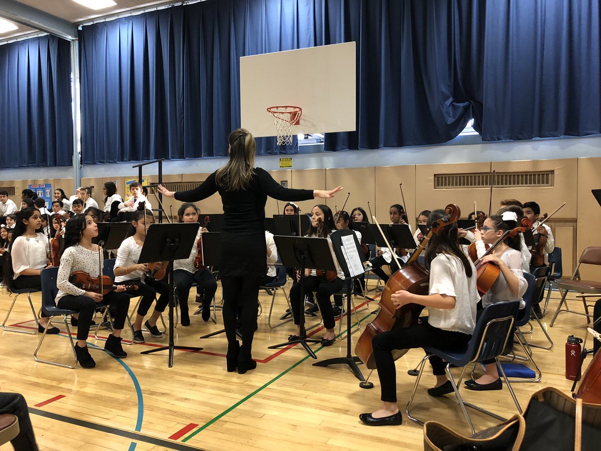 EastMeadowArts's tweet photo. A winter celebration at the Meadowbrook Elementary School Concert.  So much talent! #GreatHappensHere19_20 @emeadowschools @M_Broxmeyer https://t.co/k5afyzVKrt