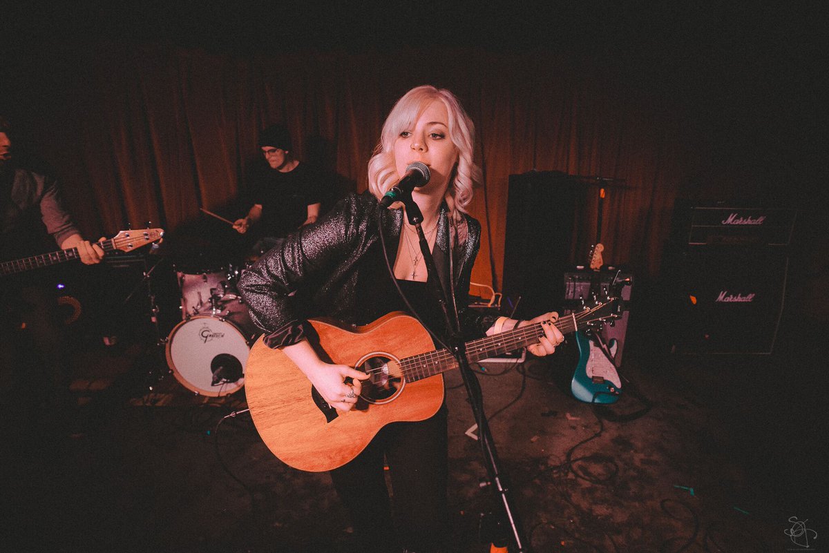 Pittsburg friends! We’re opening for hellogoodbye at <a href="/TheSmilingMoose/">The Smiling Moose</a> on 12/16. Grab your tickets at this link and come through :) heyohwell.bandcamp.com/merch/ticket-t…

📸: <a href="/SeanOPhotos/">SEANZILLA</a>