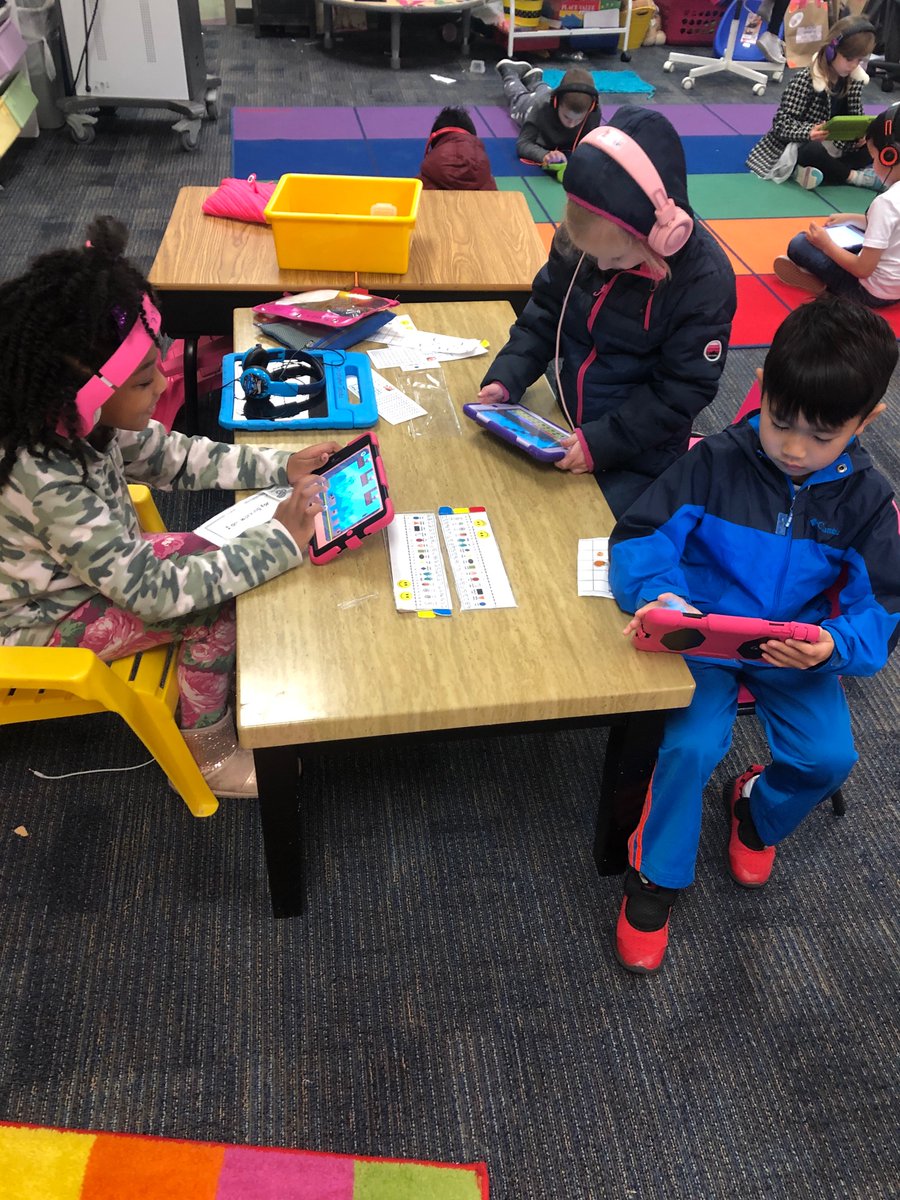 MrsBarmore1's tweet photo. 1st grade spent an hour coding this morning!! @GunstreamFrisco  Very proud of the progress they made today with their coding skills! https://t.co/yQ2l5tnLQW