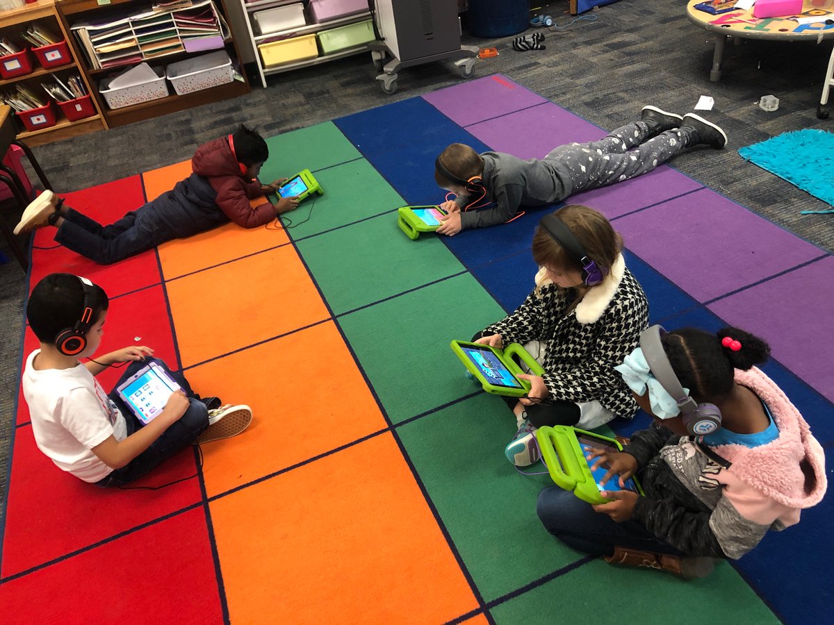 MrsBarmore1's tweet photo. 1st grade spent an hour coding this morning!! @GunstreamFrisco  Very proud of the progress they made today with their coding skills! https://t.co/yQ2l5tnLQW