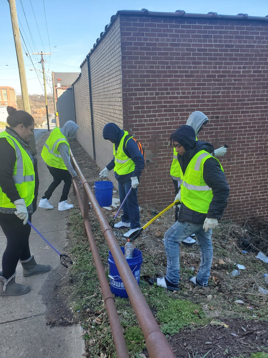 kmphillips96's tweet photo. Some of our students picked up trash in the community today! I'm so proud of them for making an effort to keep Lynchburg beautiful 😁 a big thank you to Lynchburg Water Resources for letting us borrow the equipment! @LynchburgH2O @EMPOWERmentAca2 @LCSEDU https://t.co/59S11mCKGl