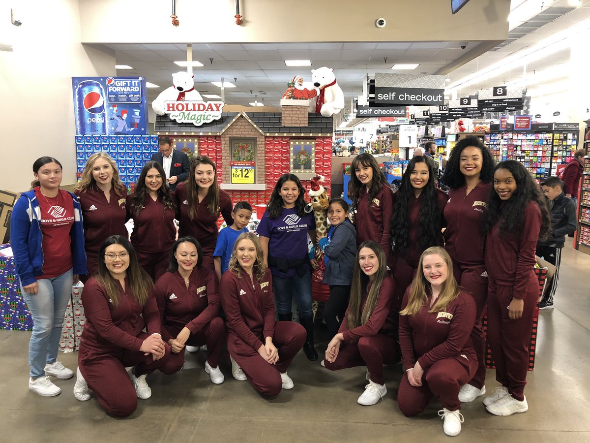 ETorresDenver's tweet photo. Thank you @DU_Cheer and @DU_Pioneers for partnering with us on our Together 4 Colorado Toy Drive!! We always love having you join us on our big collection day. @CBSDenver @BGCMetroDenver #4Colorado https://t.co/82iJCR9HGp
