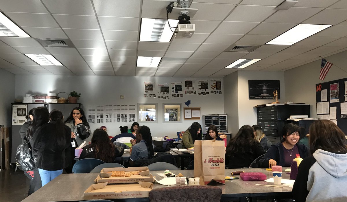 SingleyNAHS's tweet photo. NAHS end of year/ holiday celebration!Thank you to our members for their constant hard work in and outside of Singley! https://t.co/qglDTj1epI
