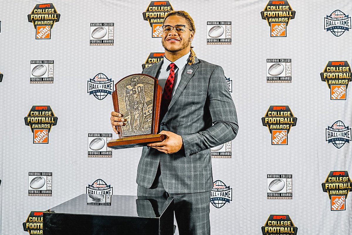 16.5 sacks,
21.5 TFL,
Silver Football Award Winner,
Bronko Nagurski Award Winner,
Big Ten DLOY,
Big Ten DPOY,

...and now the 2019 Chuck Bednarik Award Winner.

<a href="/youngchase907/">Chase Young</a> 

#GoBucks #ToughLove