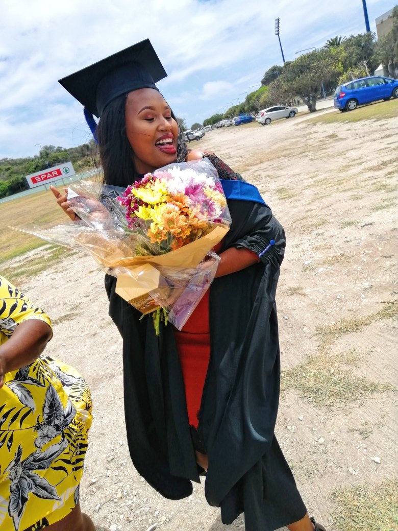 TheRealSiyah's tweet image. My sis is a graduate 😭❤️🌟🎓 #Graduation2019
