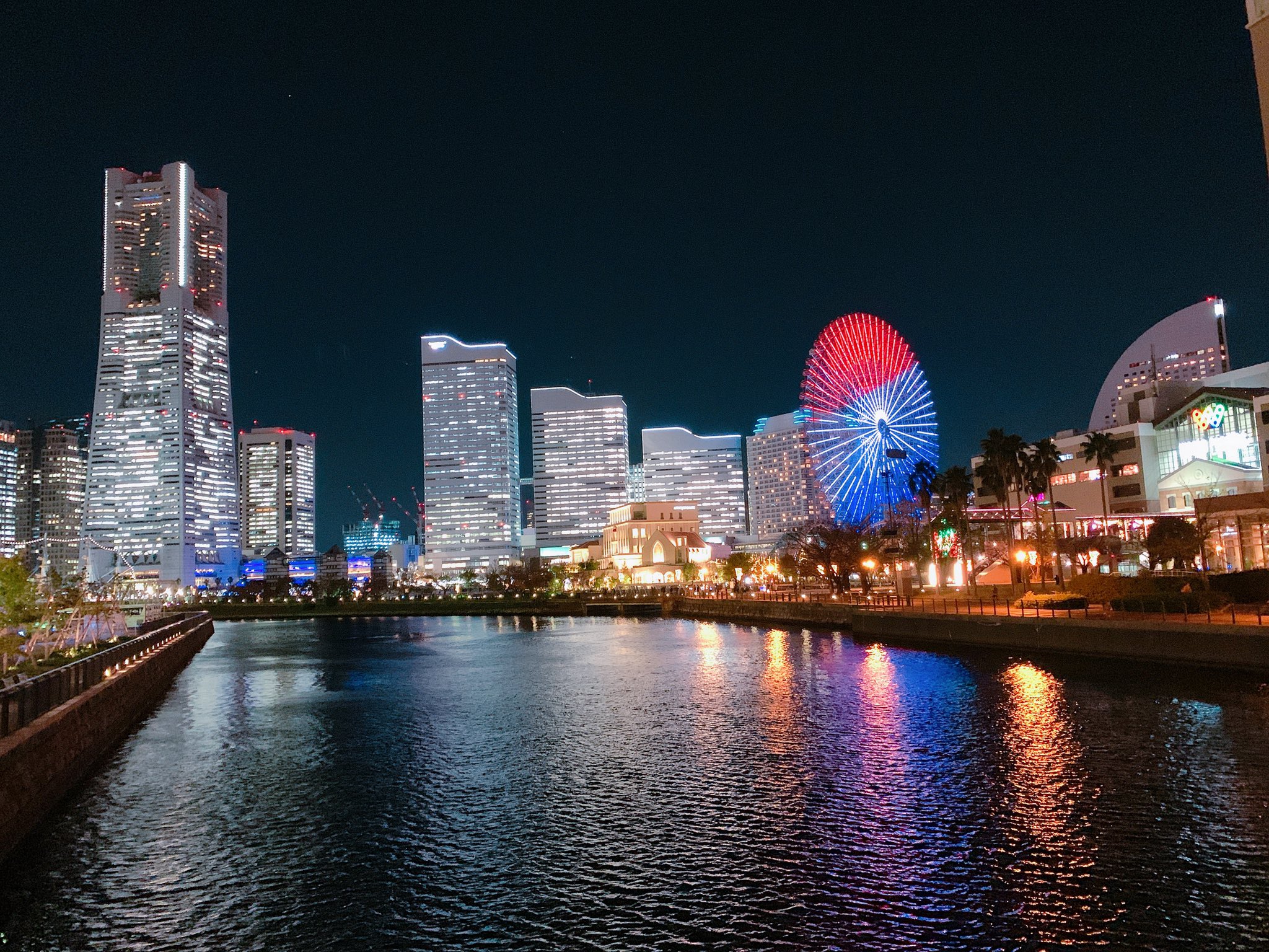 Uzivatel Tricoloredaisy Na Twitteru コスモクロックどこから見るのが一番なんだろう 色々行ってみたけど観覧車 って感じなら私はクイーンズスクエア側から見た正面観覧車がすき 横浜の夜景と共にって感じなら万国橋が綺麗だった コスモクロック T