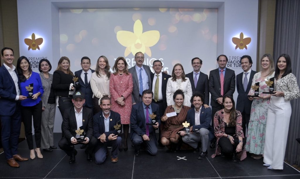 guerrerorozco's tweet photo. Hoy acompañamos a @PROCOLOMBIACO en la primera versión de los Premios Nacionales de Turismo. Felicitamos a todos los ganadores en las nueve categorías como: Promoción Turística, Turismo de Reuniones, Experiencia de Turismo Vacacional e Innovación Turística, entre otros. 👏👏👏🥇 https://t.co/IRoca7ubgE