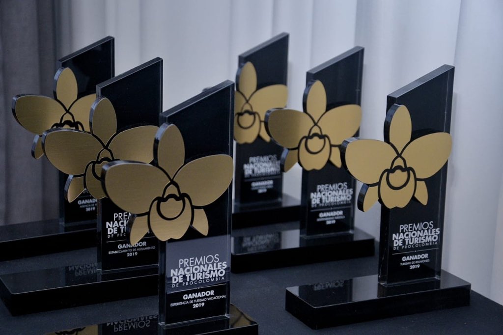 Hoy acompañamos a <a href="/PROCOLOMBIACO/">PROCOLOMBIA</a> en la primera versión de los Premios Nacionales de Turismo. Felicitamos a todos los ganadores en las nueve categorías como: Promoción Turística, Turismo de Reuniones, Experiencia de Turismo Vacacional e Innovación Turística, entre otros. 👏👏👏🥇