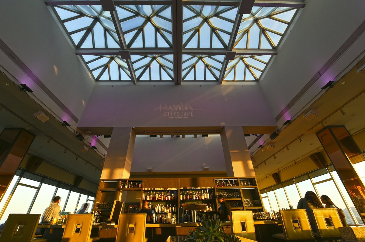 When the light is just right. #CityscapeSF #SanFrancisco #HiltonSFUnionSq

Planning your visit? Please note that the lounge is subject to closure due to private events. View Upcoming Hours: cityscapesf.com
