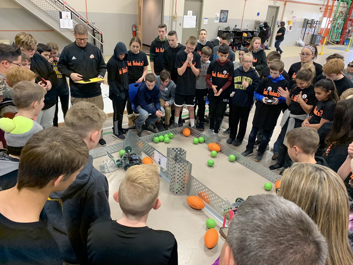 hilljr31's tweet photo. Great VEX Challenge today at SMSCI in Hudson!  Onsted, Sand Creek, Blissfield, and Hudson were represented!  Jen Mason ran a great day!  Thanks for inviting me to be a judge!  @LISD_PL_Center https://t.co/qbyT0gHVIT