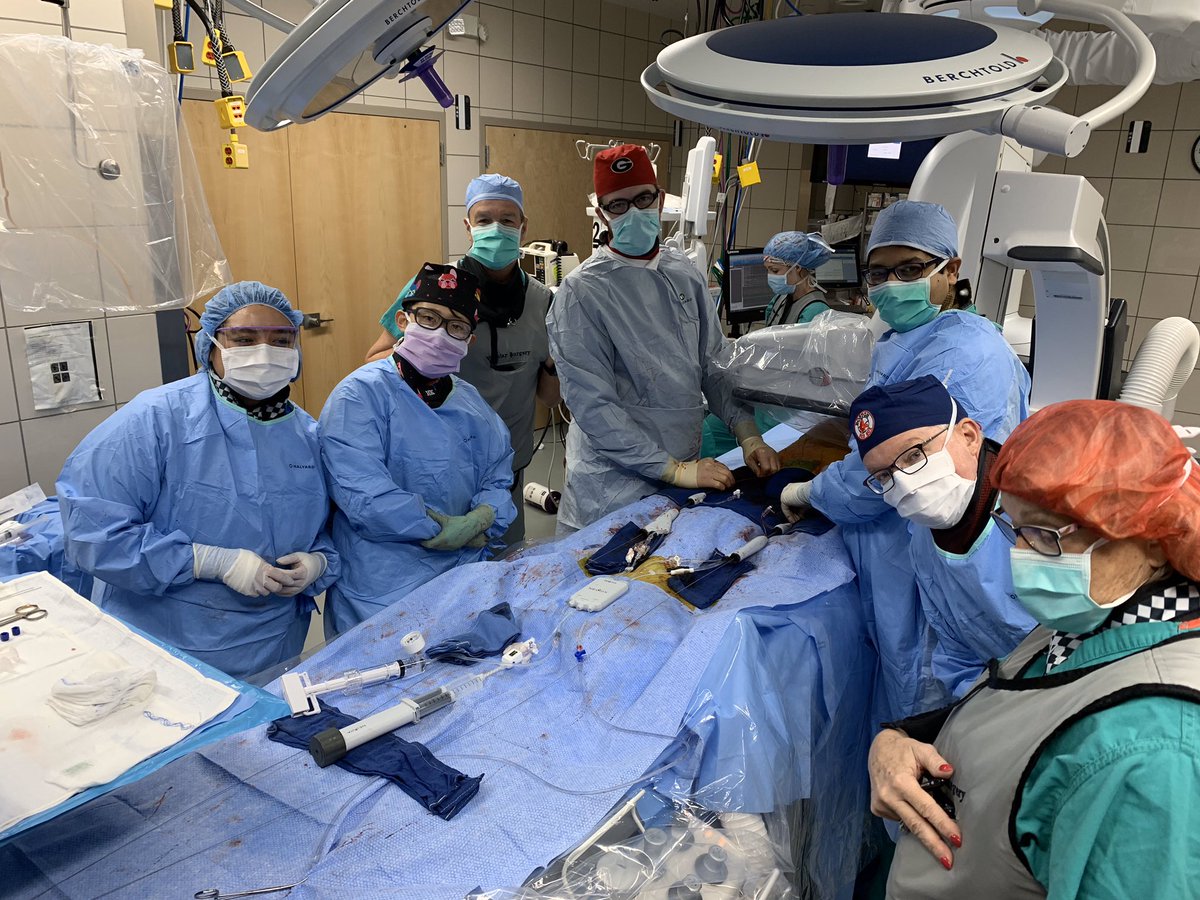 Vernon_HorstMD's tweet photo. AAA Repair With #NELLIX Device, with polymer filling the aneurysm sac. #Betterseal #NoEndoLeak #Endologix #EVAS2 #ComprehensiveVascularCare @prn19 @VirajPandit @OUVascular https://t.co/50bzX3kuj5