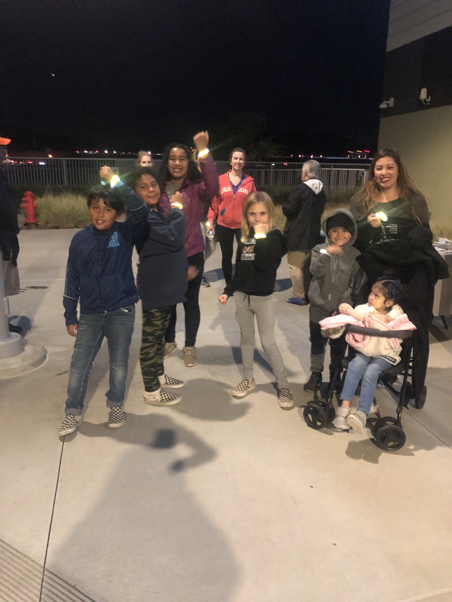 KPRiverside's tweet photo. A beautiful full moon at tonight’s #100MileClub Thrive Path meet up Murrieta #kptogether https://t.co/2JAqqOAXfB