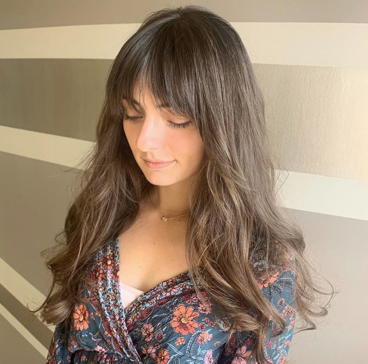 Wsalon1's tweet photo. 🇨🇺🇷🇹🇦🇮🇳 🇧🇦🇳🇬🇸for the win!! Super cute fringe cut for the season🎁
Stylist: @lila_wsalon
#wsalonrochester #curtainbangs #longhair #fringecut #hairtrends #behindthechair #hotd #roctopstyle https://t.co/rx1V767zsz