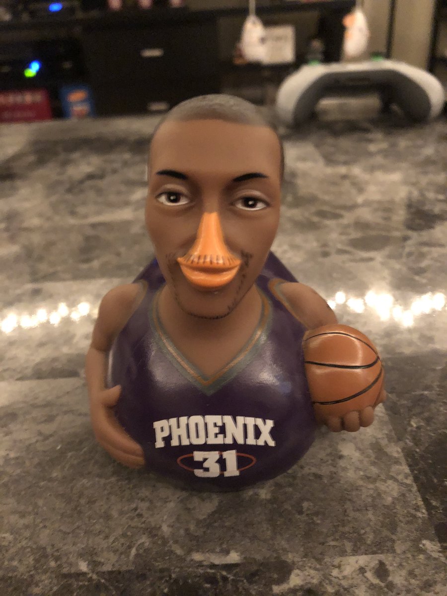 ShawnMarionHoF's tweet photo. Christmas came early! @matrix31 @CelebriDucks https://t.co/AUPgc03NUb