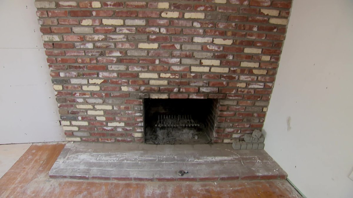 hgtv's tweet photo. Tell us how you'd transform this fireplace! 🔥 #FlipOrFlop #onHGTV https://t.co/BQV5pv1IoB