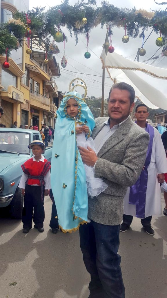 BorisFernandezD's tweet photo. Navidad es el dulce espacio donde los recuerdos, los abrazos y las risas imperan radiantes; #MisionNavidad del  @PlanTodaUnaVida llegó al cantón El Tambo de la provincia del #Cañar. 
#EnNavidadDaSolidaridad

@Lenin
@IvanGrandaM 
@InclusionEc 
@LoreGuillenG https://t.co/tLtIEM7kNs