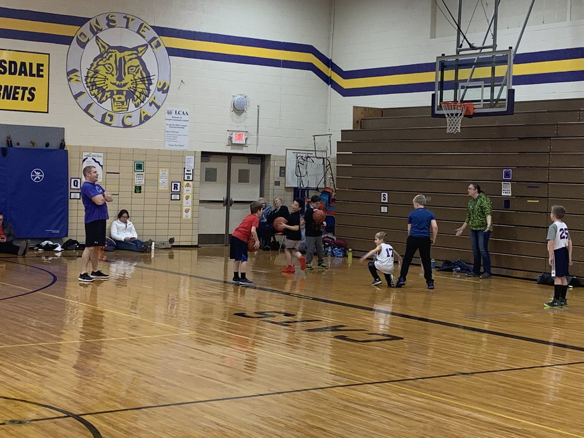 Love watching future <a href="/OnstedHoops/">Onsted Boys Hoops</a> and @ladywildcatball volunteering their time to help the 3rd and 4th grade basketball teams at their practices!  They excel on and off the courts!  Go CatS!  Oh and <a href="/BGemalsky/">Brian Gemalsky</a> volunteering his time to stand around and supervise!