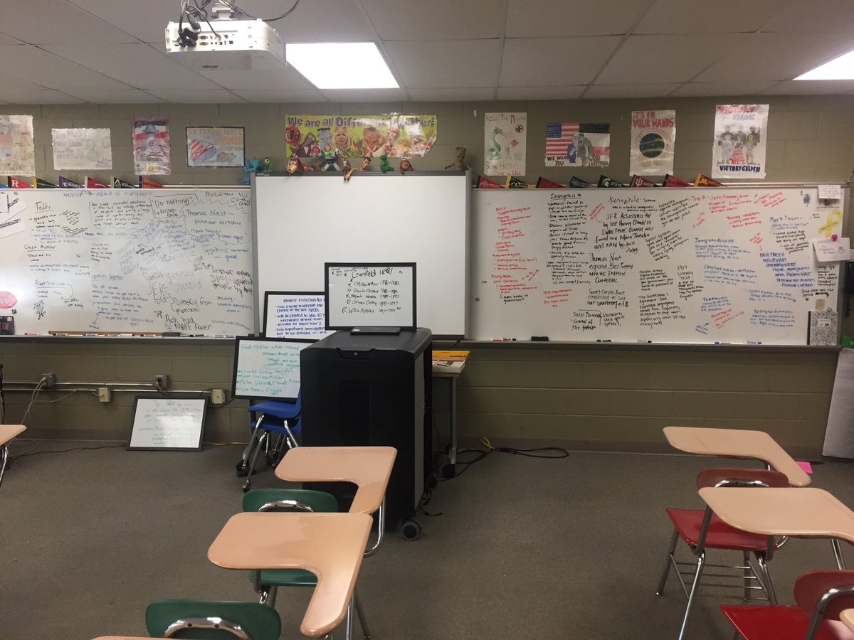 SmithUSHistory's tweet image. Today, students were given 10 minutes to “show me what they know” before the assessment and I told them I would not erase the info. The collaboration and discussion was incredible. What an inspiring mess! Awesome job!