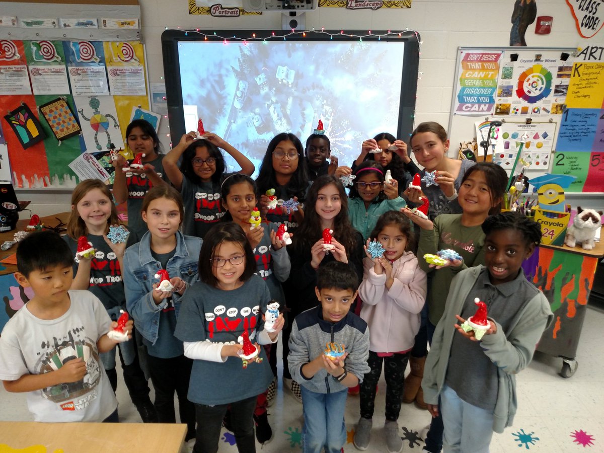 LaneBolyardART's tweet photo. Final CLAY Club today! Winter projects were so much fun! Silly elves, snowmen &amp; layered snowflakes! ⛄❄🎅❤ https://t.co/TwW7QAwI2N