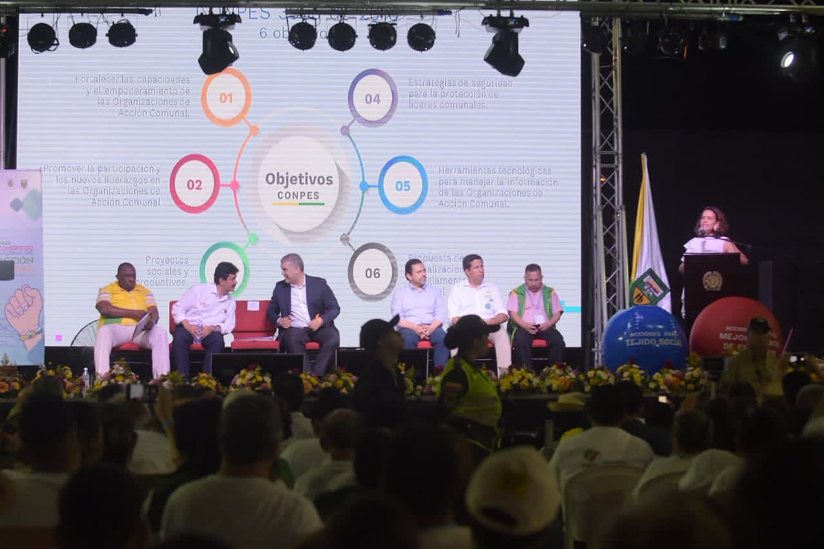 MinInterior's tweet photo. La ministra del Interior @NancyPatricia_G entregó #hoy un balance del #CONPESComunal tras un año de ejecución para el fortalecimiento de la #AcciónComunal en el país. https://t.co/agTXnATBSq