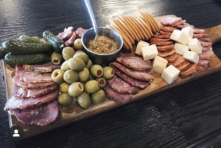 premiumsausage's tweet image. Charcuterie entertaining made easy! Christmas is tasty here @premiumsausage